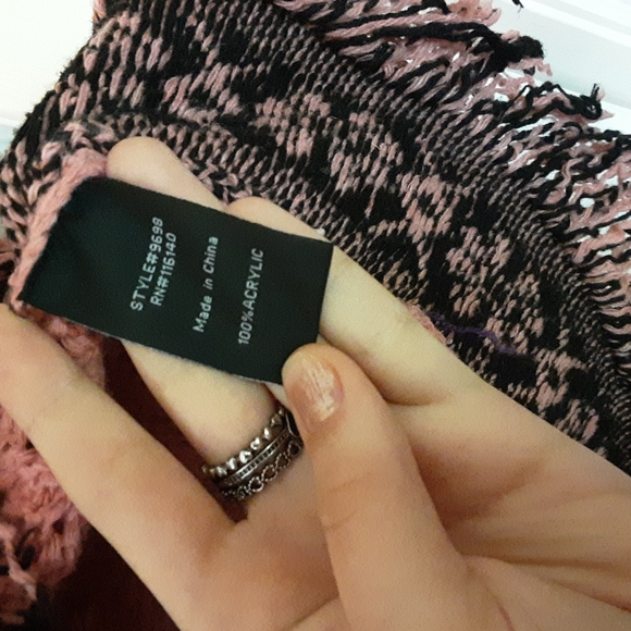 Knit poncho - Picture 4 of 7